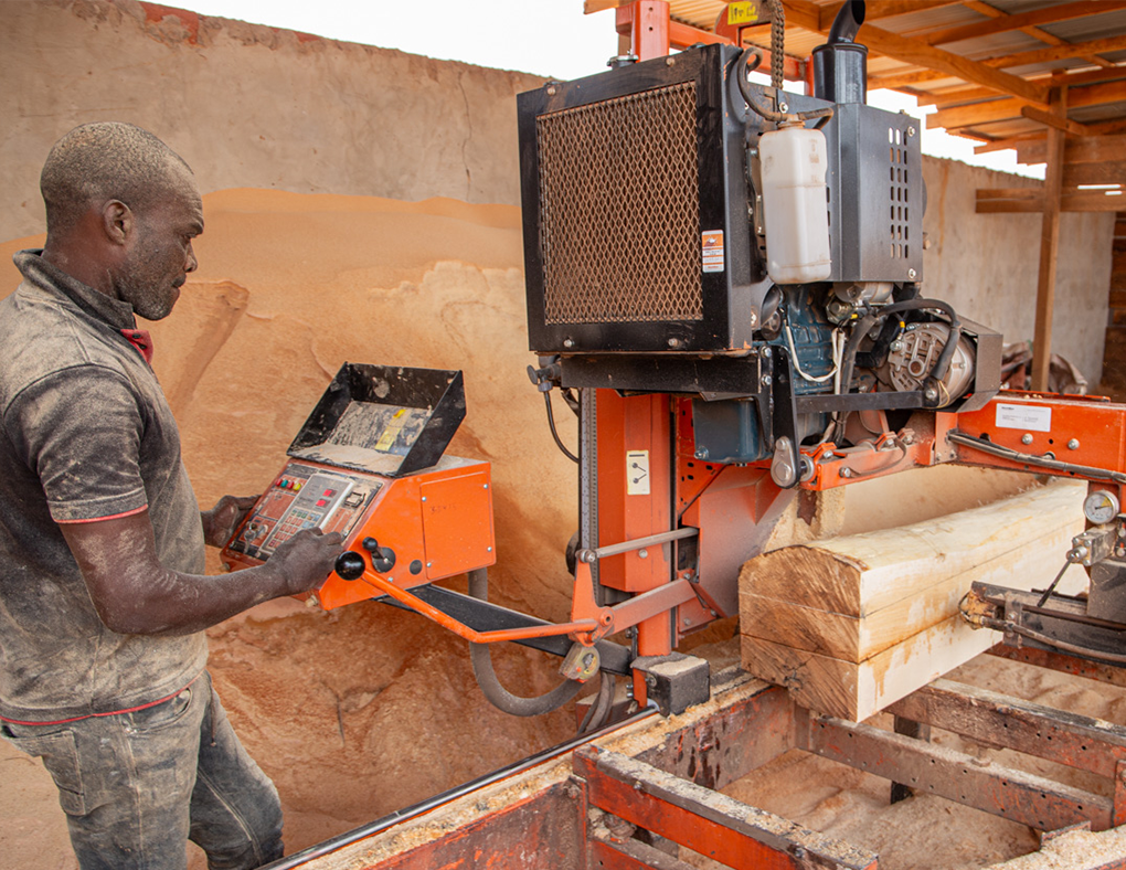 Partnering with Wood-Mizer drives DRC sawmill’s growth.