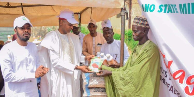 Farmers Receive Inputs in Kano State From Nigerian Government 