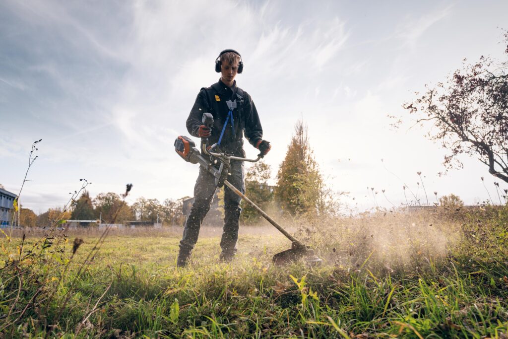 ‘Tis the Season to be Trimming: Expert Tips for Brushcutter Success